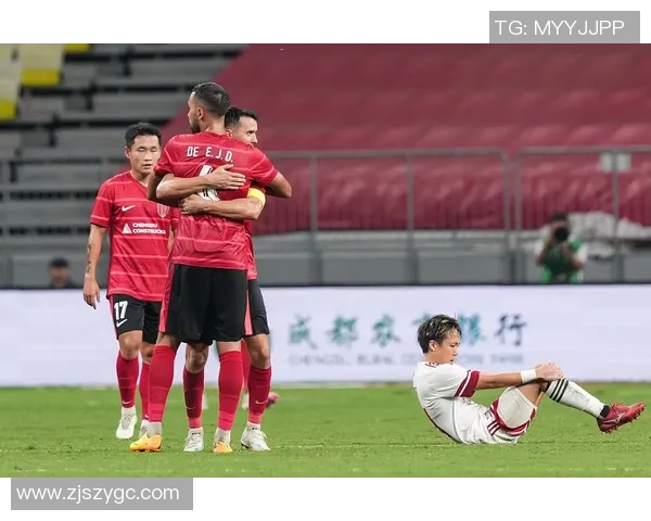 成都足球队挑战赛点评:团队协作展现出色战斗力与默契配合 成都足球队挑战赛点评:团队协作展现出色战斗力与默契配合